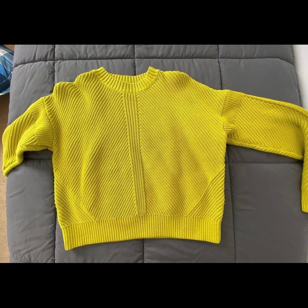 LULULEMON sweater
